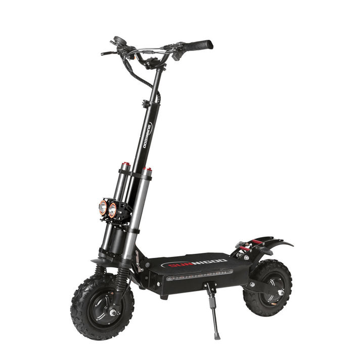 Trottinette électrique Wheely X10 vue de trois-quarts avant