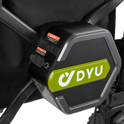 DYU CampX, gros plan sur la batterie hexagonale avec logo DYU, étiquettes d’avertissement et port sur le cadre