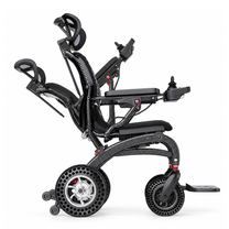 Fauteuil roulant électrique EASWE B10 en cours de pliage