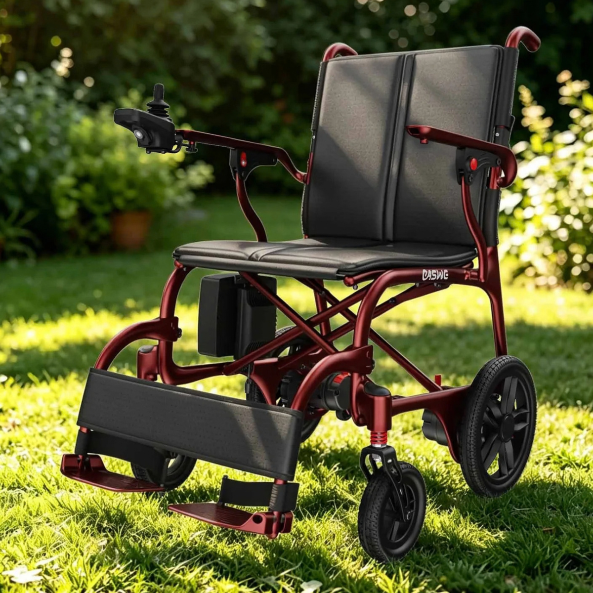 Fauteuil roulant électrique EASWE C30 vu de trois-quarts avant sur une pelouse