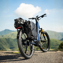 Vélo électrique fat bike ENGWE E26 3.0 PRO vu de trois-quarts avant sur une pelouse