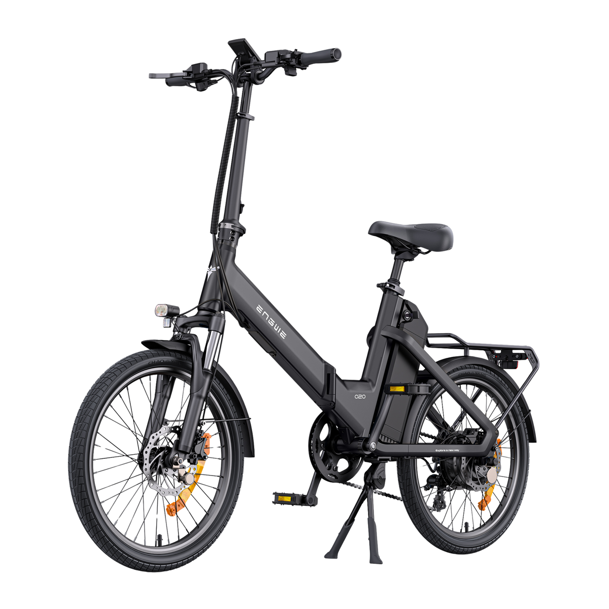 ENGWE O20 Boost noir, vu de trois quarts avant avec guidon, écran, phare avant, porte-bagages et béquille