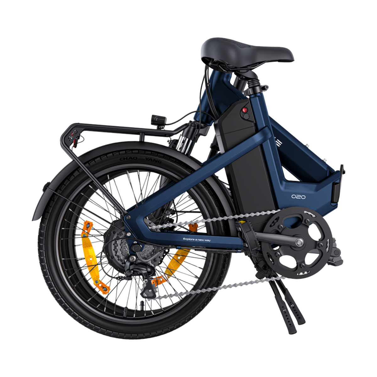 ENGWE O20 Boost plié, vu de profil et de l’arrière avec porte-bagages, roue arrière et chaîne