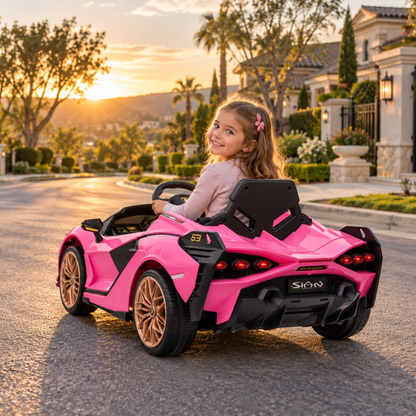 Enfant au volant de la voiture électrique pour enfants Lamborghini Sian coloris rose