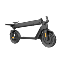 Trottinette électrique HX D01 pliée, vue de trois-quarts avant