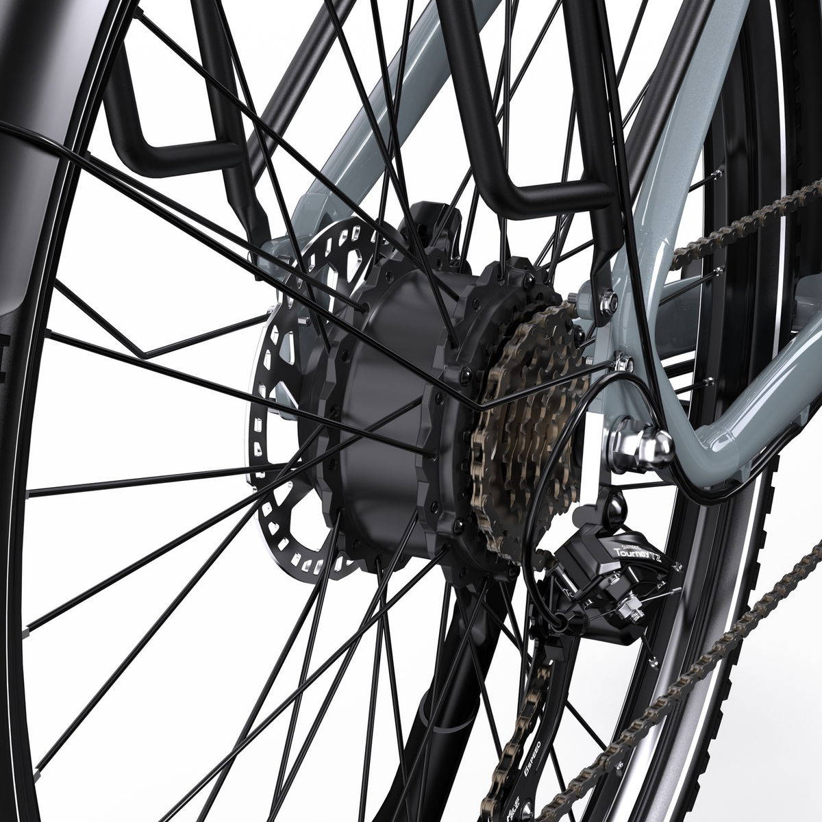 Gros plan du OneSport OT05 Max sur le moyeu de la roue arrière avec disque de frein, cassette, chaîne et dérailleur