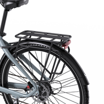 OneSport OT05 Max vu de l'arrière avec porte-bagages, feu arrière, garde-boue et roue arrière