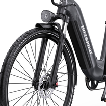 OneSport OT05 Max, gros plan sur la roue avant, la fourche avant, le phare avant et le garde-boue