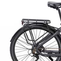 OneSport OT05 Max vu de côté, avec focus sur le porte-bagages, le garde-boue arrière, le feu arrière et la roue arrière