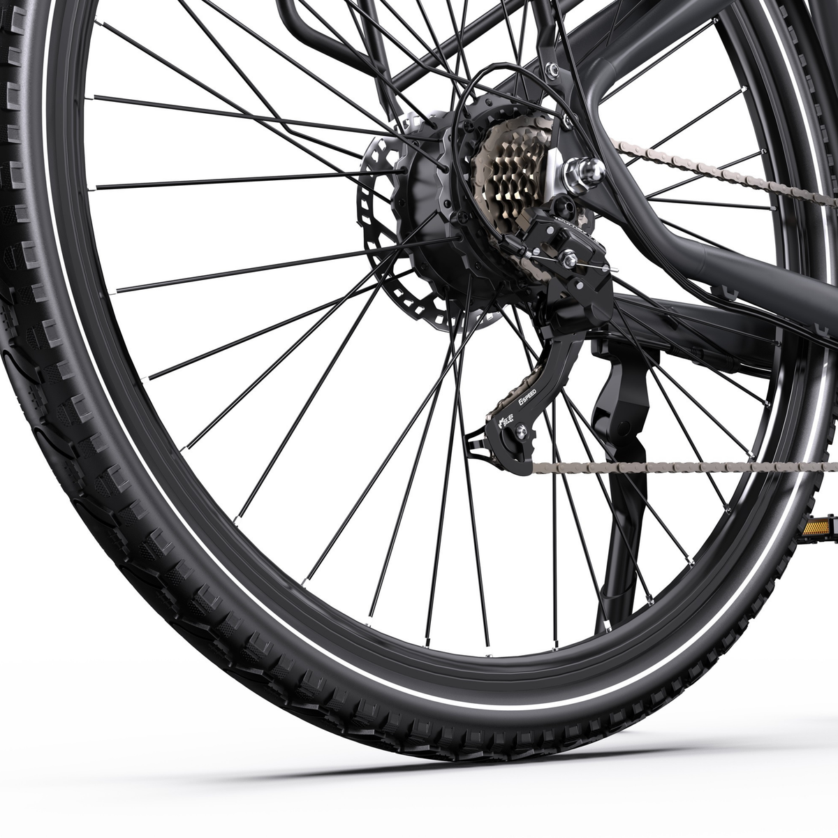 OneSport OT05 Max, gros plan sur la roue arrière avec cassette, dérailleur arrière, chaîne et béquille latérale