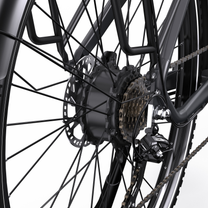 OneSport OT05 Max, gros plan sur le moyeu de la roue arrière avec disque de frein, cassette et dérailleur arrière