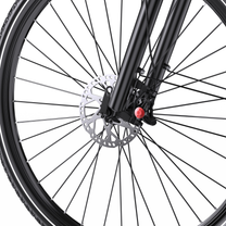 OneSport OT05 Max, gros plan sur la roue avant avec fourche avant, disque de frein et étrier de frein