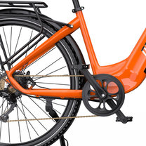 OneSport OT05 Max, cadre orange vu de côté avec roue arrière, porte-bagages, chaîne et pédalier