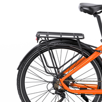 OneSport OT05 Max vu de l'arrière en gros plan avec porte-bagages noir, garde-boue et cadre orange