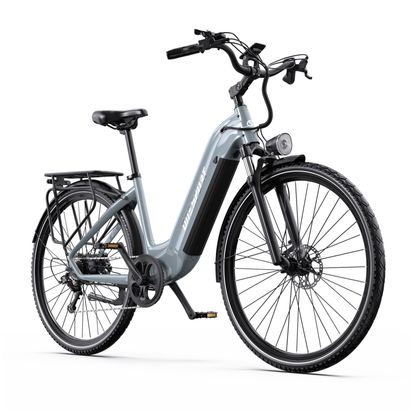 Vélo électrique gris OneSport OT05 Max vu de trois quarts avant avec porte-bagages et phare avant