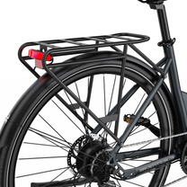 OneSport OT12 Pro vu de l'arrière avec porte-bagages, feu arrière, garde-boue et roue arrière