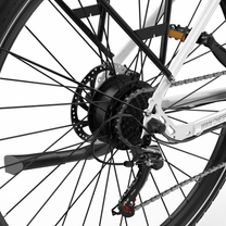 OneSport OT12 Pro, gros plan sur le moyeu de la roue arrière avec disque de frein, cassette et dérailleur arrière
