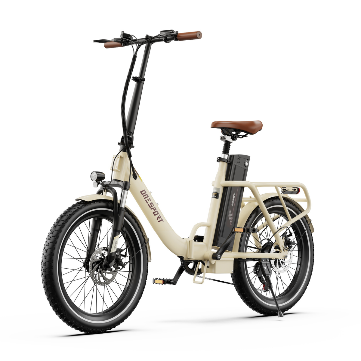 Vélo électrique OneSport OT16 Pro blanc crème, vu de trois quarts avant, avec selle marron, poignées marron et porte-bagages arrière