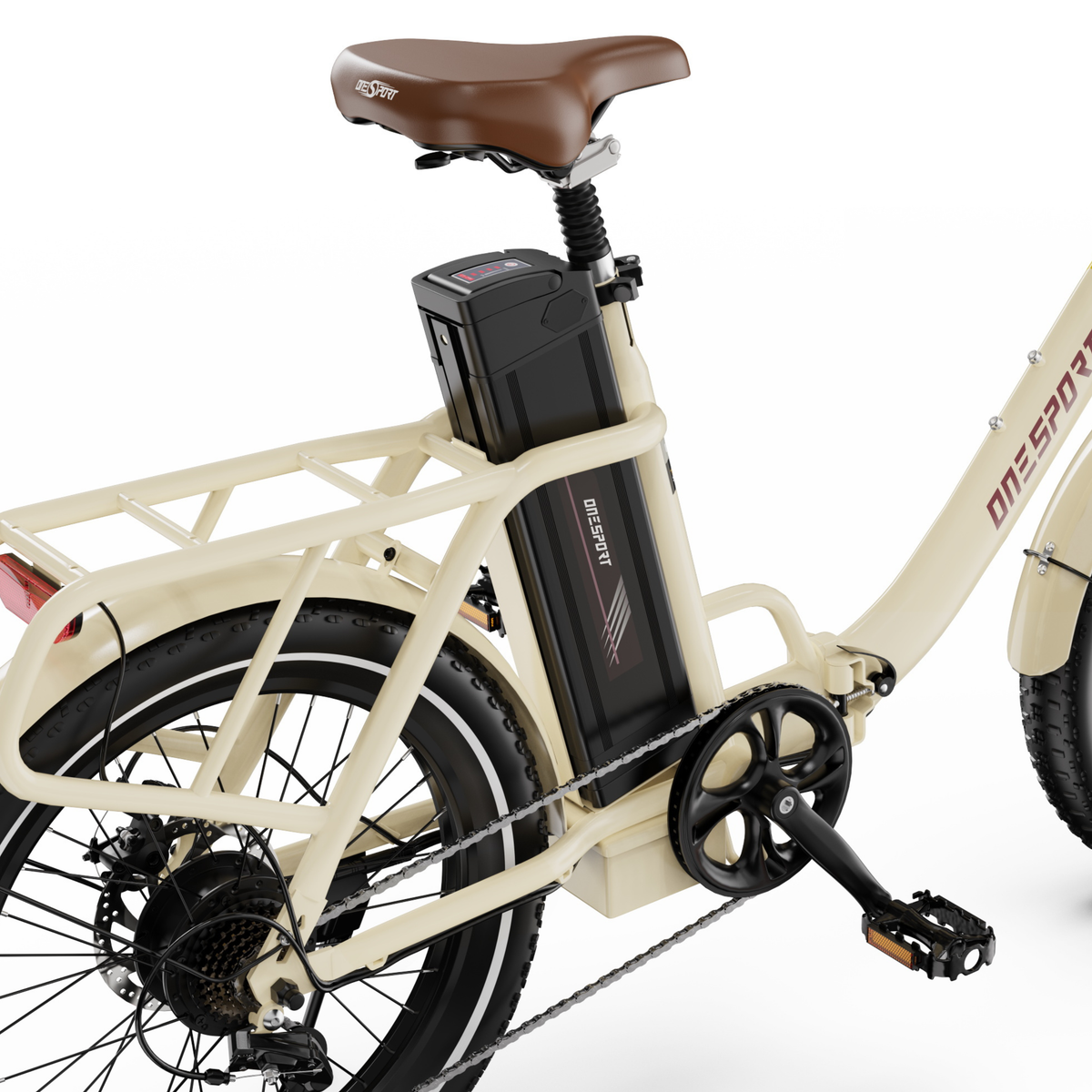 OneSport OT16 Pro, partie arrière avec selle marron, batterie noire, porte-bagages, pédalier et roue arrière