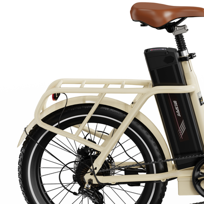 OneSport OT16 Pro, moitié arrière avec selle marron, batterie noire, porte-bagages et roue arrière