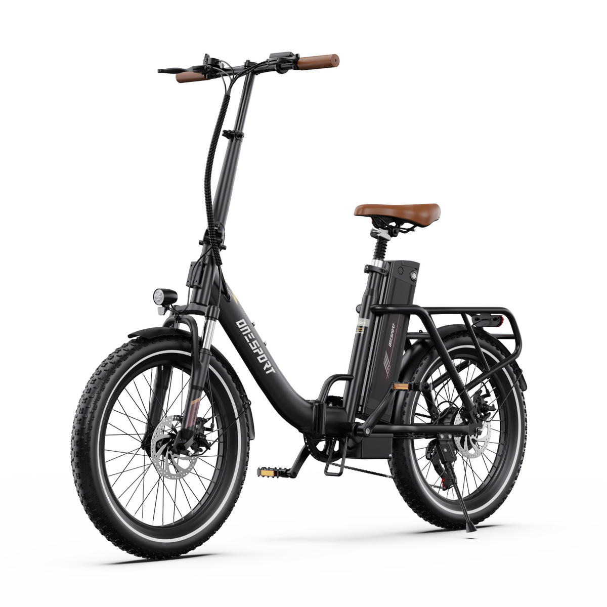Vélo électrique OneSport OT16 Pro noir vu de trois quarts avant, avec selle marron, poignées marron et porte-bagages