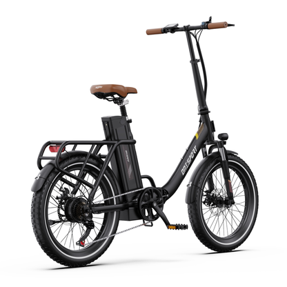 Vélo électrique OneSport OT16 Pro noir, vu de trois quarts arrière côté droit avec chaîne, pédale et porte-bagages
