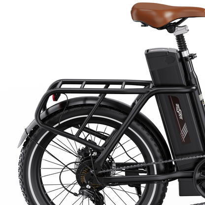 OneSport OT16 Pro, gros plan sur la selle marron, le porte-bagages noir, la batterie et la roue arrière
