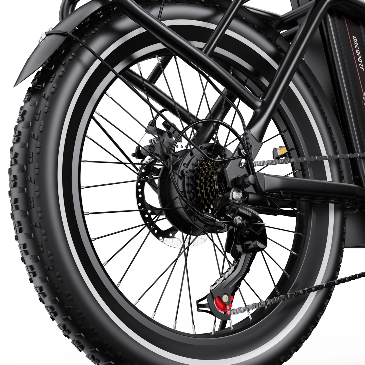 Roue arrière du OneSport OT16 Pro avec pneu à crampons, frein à disque, cassette et dérailleur arrière