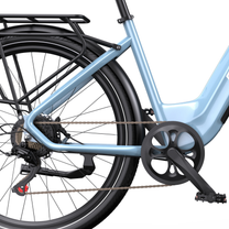OneSport WT05, vue de profil de l'arrière du cadre avec porte-bagages, roue arrière, chaîne, manivelle et pédale