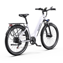 Vélo électrique OneSport WT05 blanc, vu de trois quarts arrière droit avec écran, selle, porte-bagages et chaîne