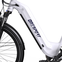 Vue latérale du cadre blanc du OneSport WT05 avec enjambement bas, logo, garde-boue et roue avant