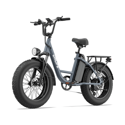 URLIFE E20 Pro, vélo électrique gris avec gros pneus et porte-bagages, vu de trois quarts avant
