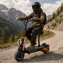 Pilote sur la trottinette électrique BOYUEDA M2 en tout-terrain en montagne