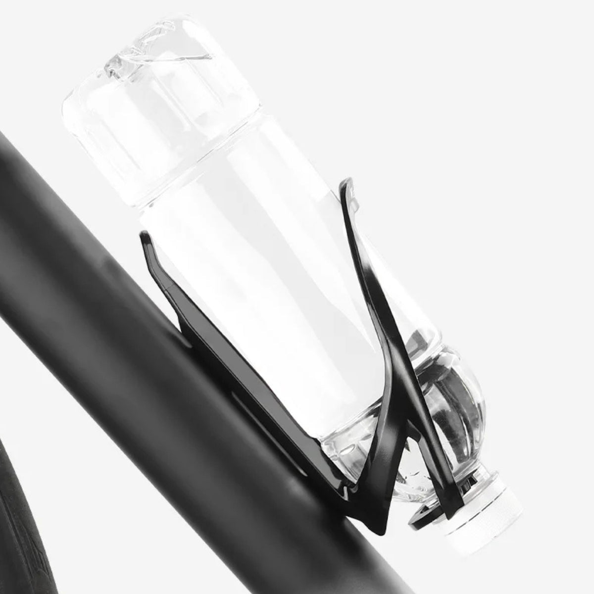 Porte-bidon pour cadre de vélo électrique en blanc sur un vélo