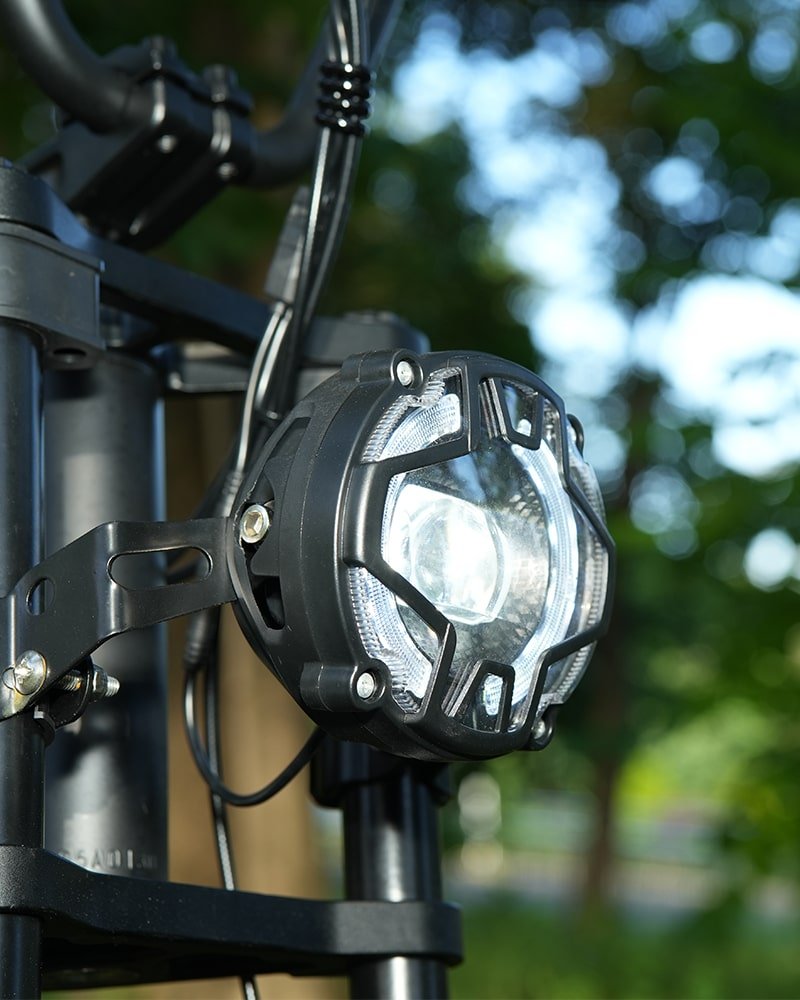 Phare avant du Hidoes B6 Mini