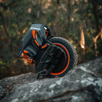Monocycle électrique InMotion V14 Adventure vu de trois-quarts avant