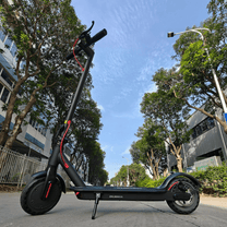 Trottinette électrique Nanrobot H1 vue de profil en ville