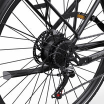 Dérailleur et chaîne de l'OneSport OT12 coloris noir en gros plan