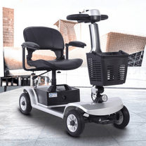 Scooter de mobilité SEEDREAM S-02 vu de trois-quarts avant coloris argent