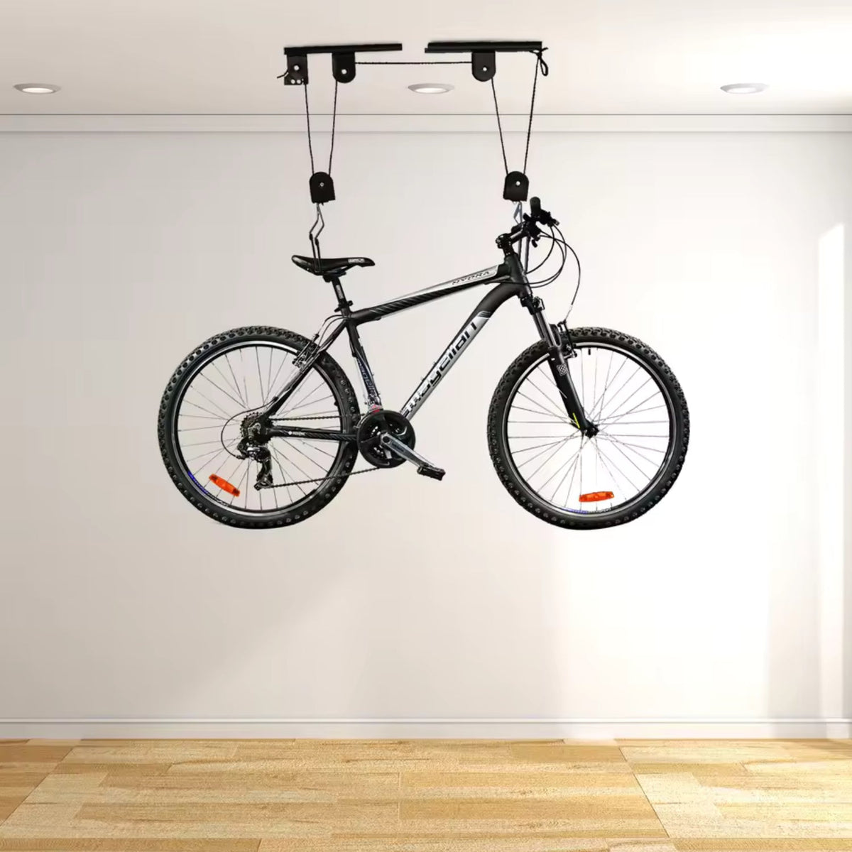 Support de plafond intelligent pour vélo avec un vélo au plafond dans une pièce