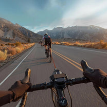 Corde de remorquage rétractable intelligente avec crochet pour vélo remorquant un vélo, du point de vue du cycliste