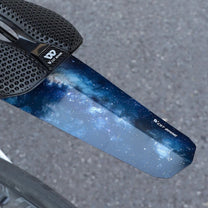 Garde-boue arrière pour vélo en bleu en gros plan