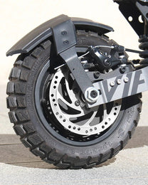Roue avant et fourche de la VIPCOO VS6 Pro