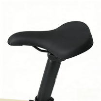 Selle du YANGOR H19 sur fond blanc